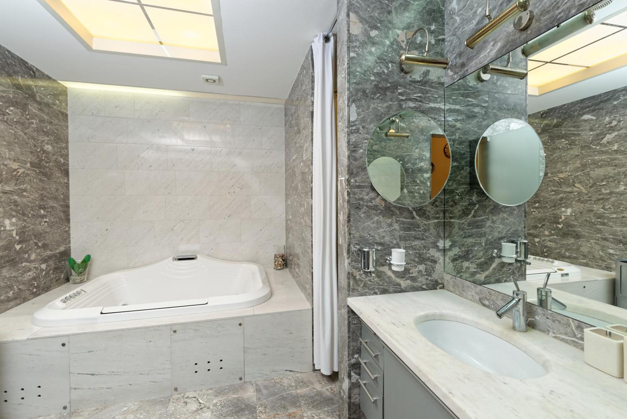 Neoclassical Luxury Apartment ليوبليانا المظهر الخارجي الصورة