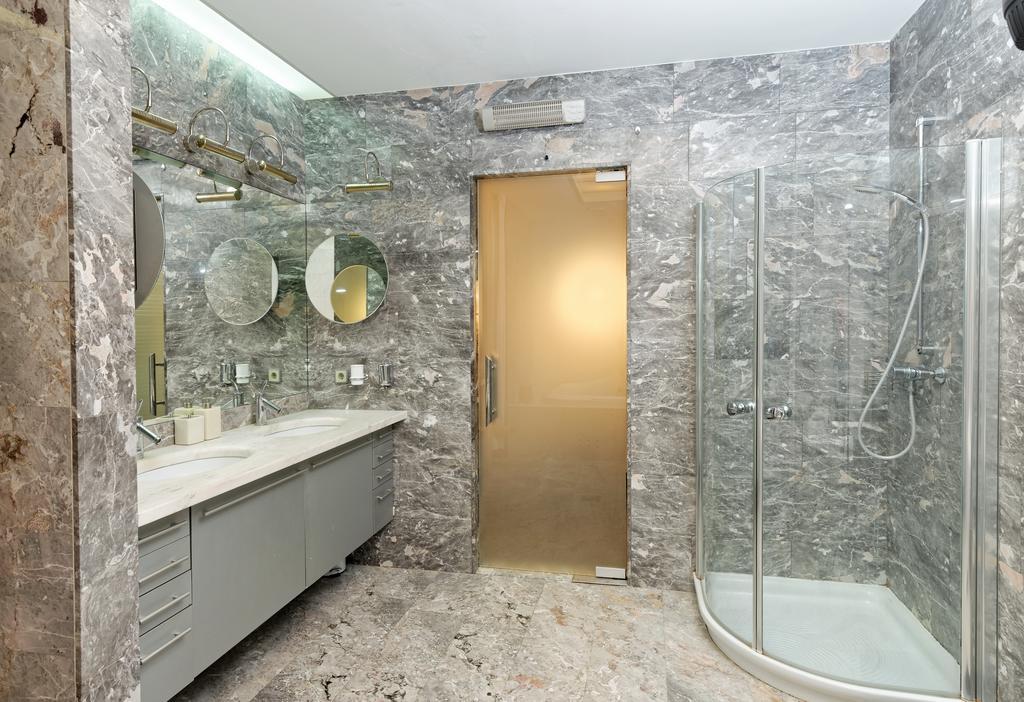 Neoclassical Luxury Apartment ليوبليانا المظهر الخارجي الصورة