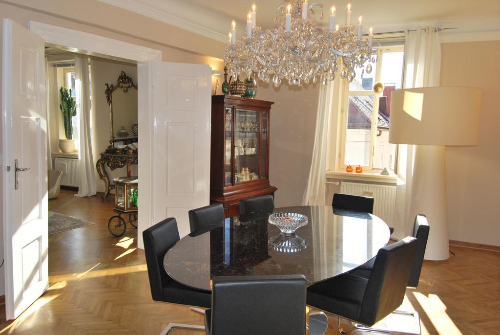 Neoclassical Luxury Apartment ليوبليانا المظهر الخارجي الصورة